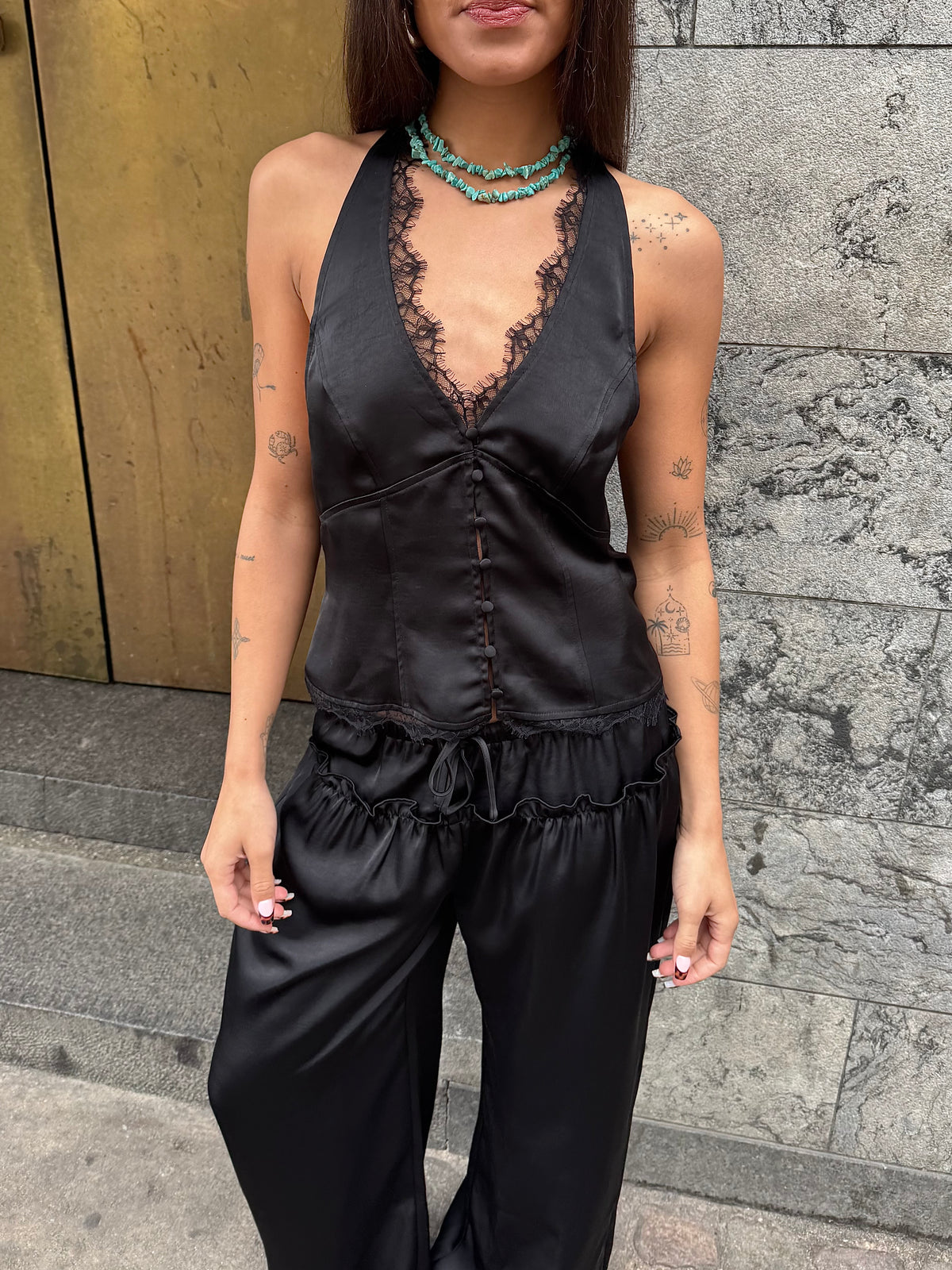 Peggiu-F_Black_Content_1